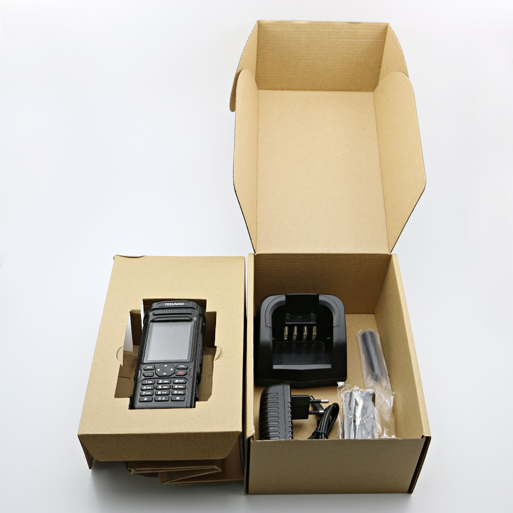 cell phone radio TH588.jpg