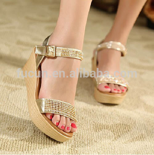 3mm-aluminum-base-hot-fix-crystal-silver-and-golden-diamond-rhinestone-mesh-ribbon.jpg