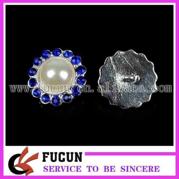 small rhinestone and pearl brooch 3.jpg