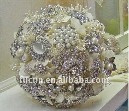 brooches show.jpg