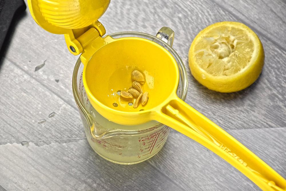 Aluminum Lemon Squeezer4.jpg