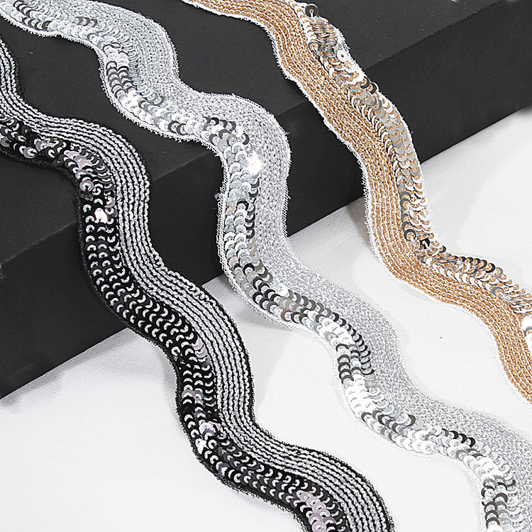 r-wavy sequin trim.jpg