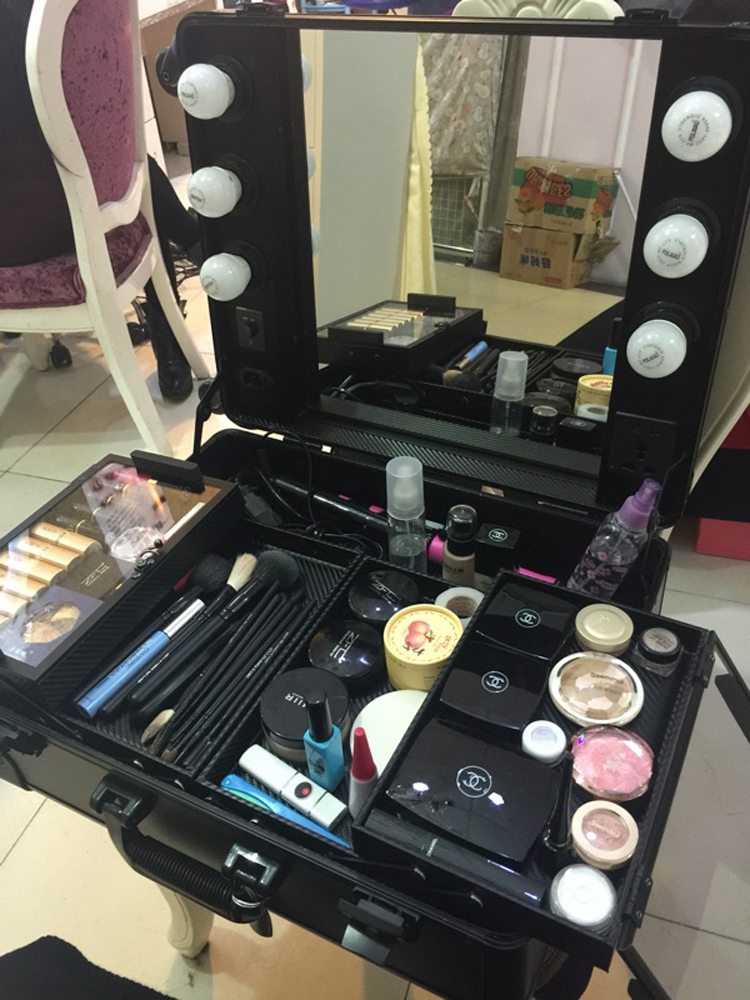 makeup case with lights