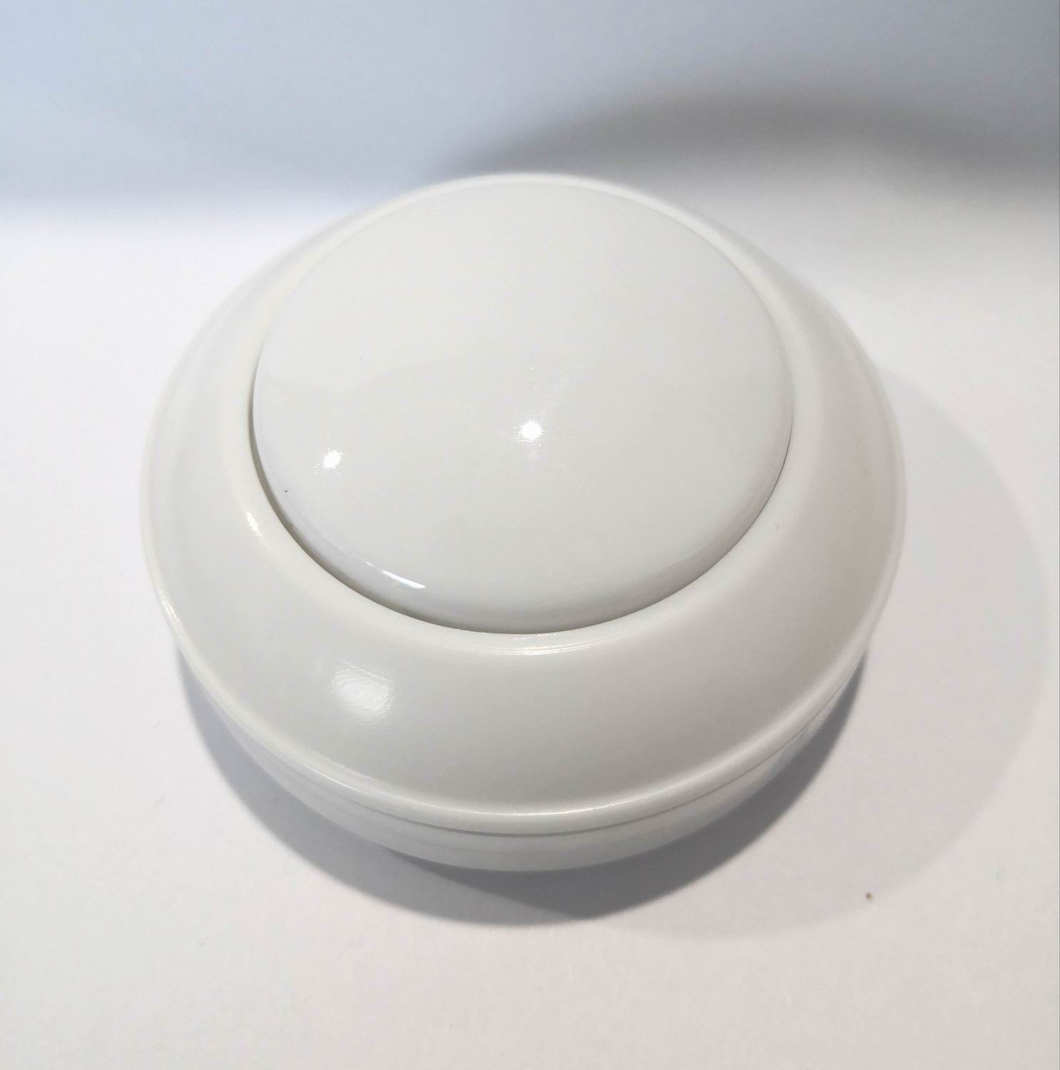 B008 white01.jpg
