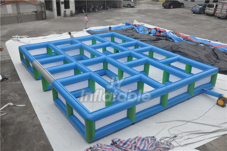 inflatable maze01.jpg