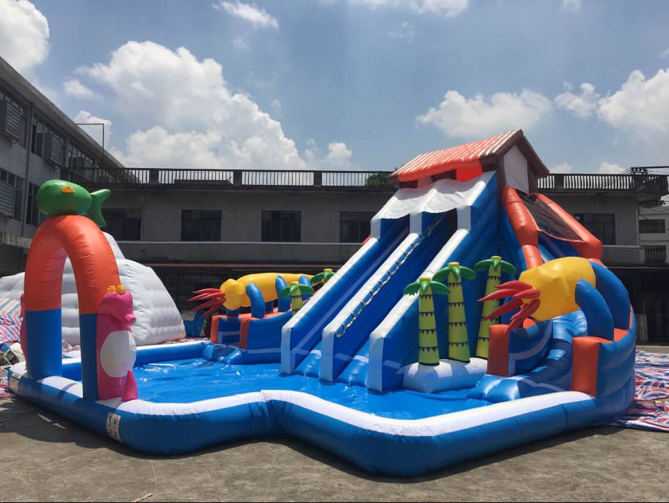 inflable tobogan con piscina