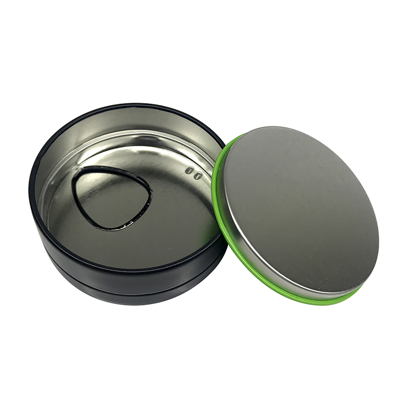 Versatile black tin with a classic design, suitable for storing jewelry, stationery, or travel toiletries neatly.
