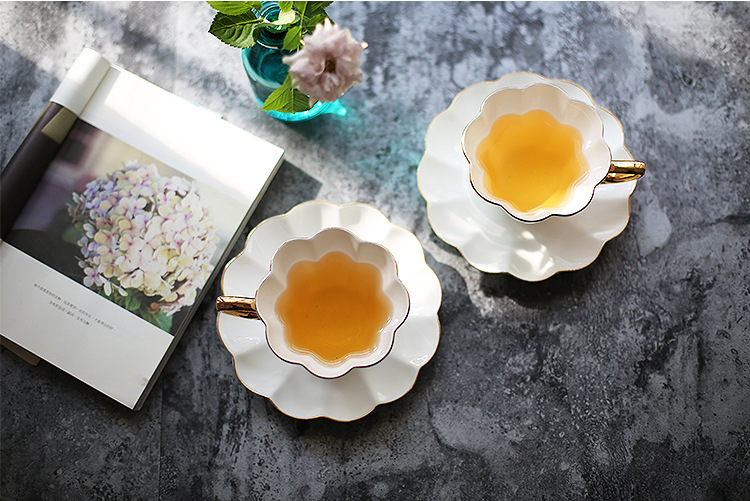 Golden Painted Porcelain Mug Set Manufacturer