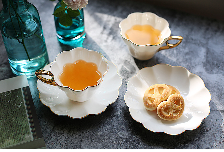 Golden Painted Porcelain Mug Set Manufacturer