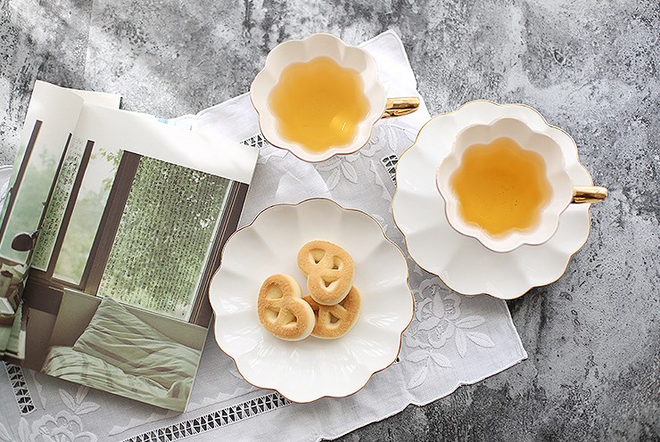 Golden Painted Porcelain Mug Set Manufacturer