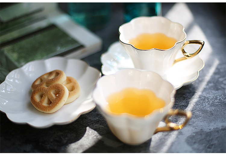 Golden Painted Porcelain Mug Set Manufacturer