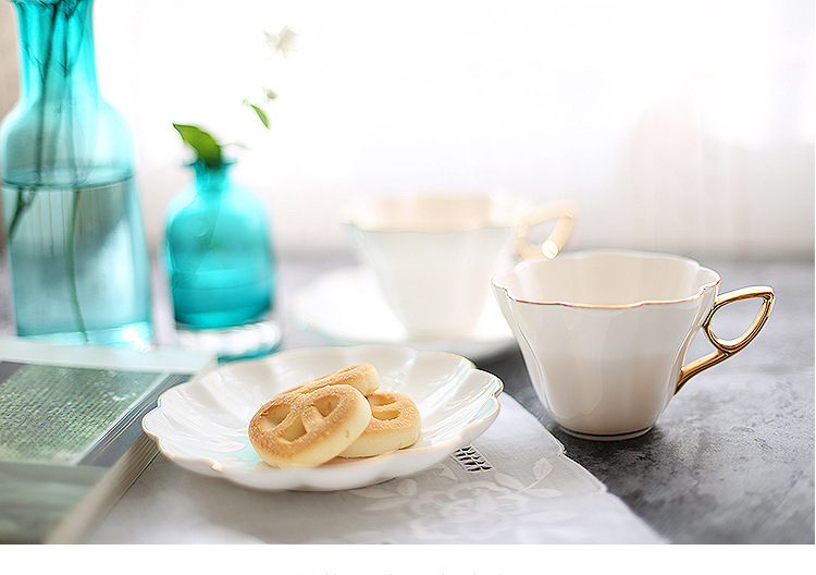 Golden Painted Porcelain Mug Set Manufacturer