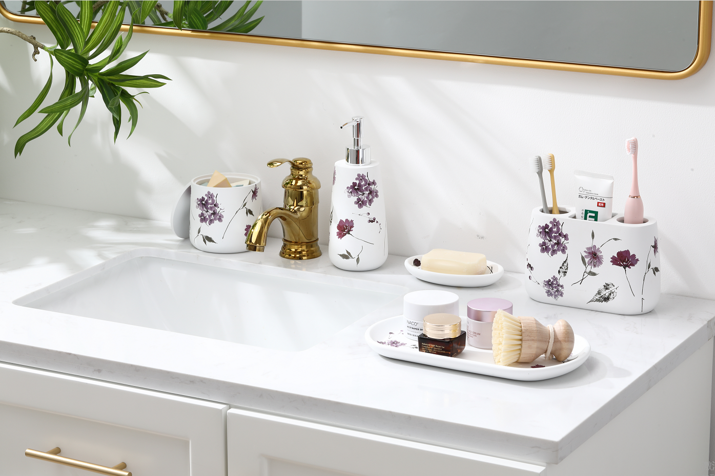 White Resin Bathroom Accessories Manufacturer