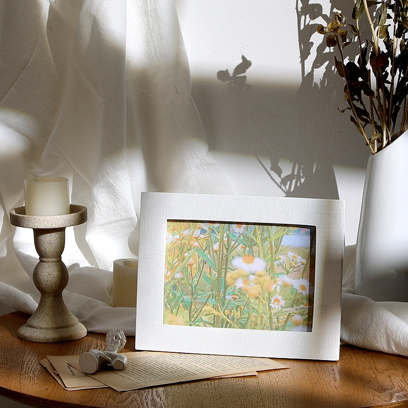 Hand Crafted Resin Photo Frame Manufacturer