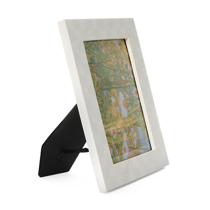 Hand Crafted Resin Photo Frame Manufacturer