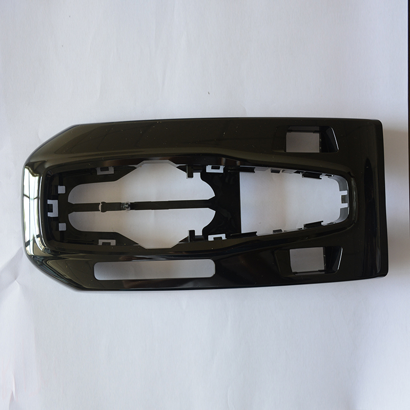 Bulk injection molding produces large/heavy parts using high-tonnage machines and robust molds. It handles substantial material volumes per cycle, often for industrial components , prioritizing structural integrity and economical high-volume output.