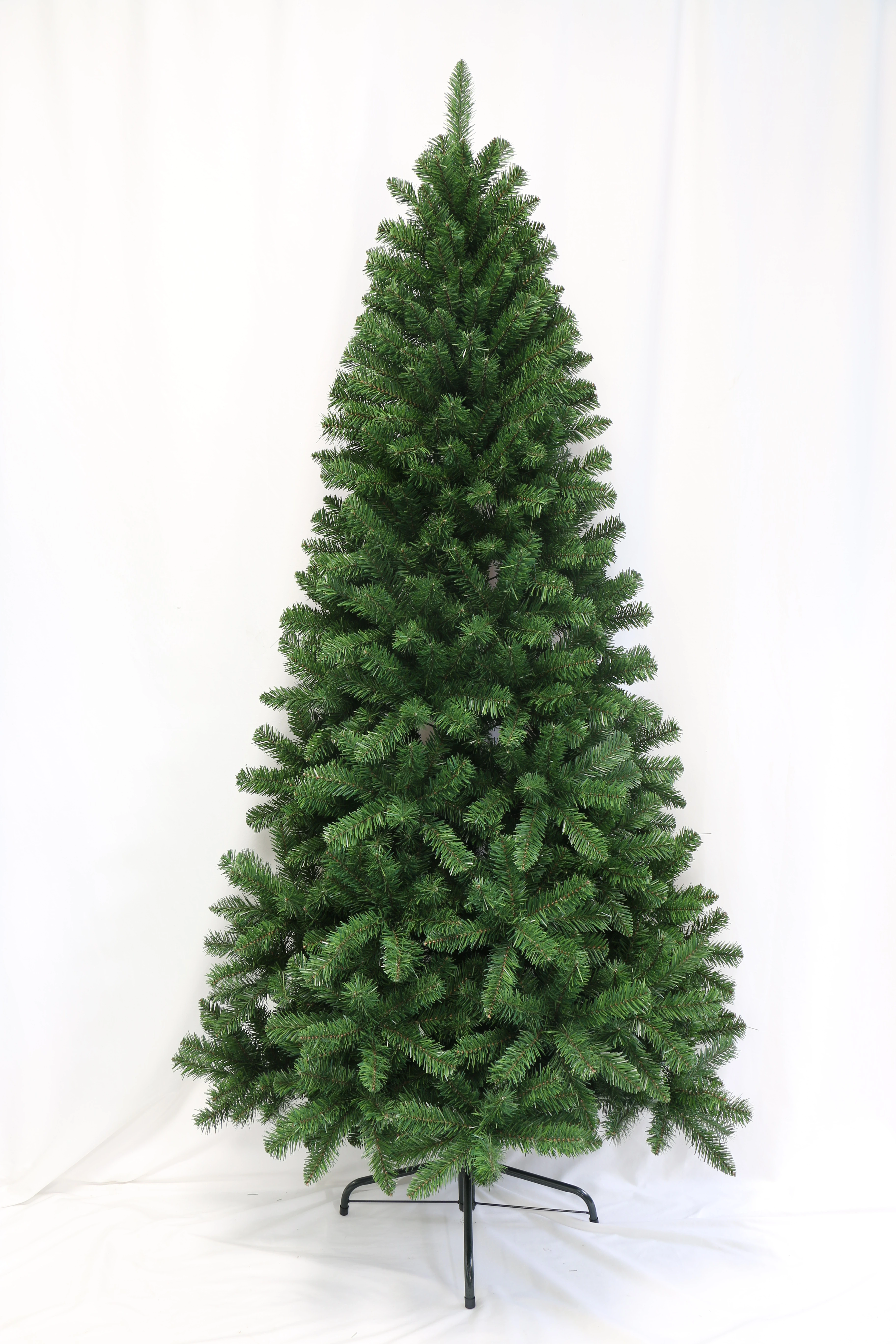 Realistische künstliche Fichten-Weihnachtsbäume im Dual-Stil, üppiges grünes PVC-Laub, robuster Metallständer, anpassbare Größen, festliche Weihnachtsdekoration für Zuhause, Party, langlebig, einfach zu montierende Weihnachtsdekoration aus Guangdong, China
