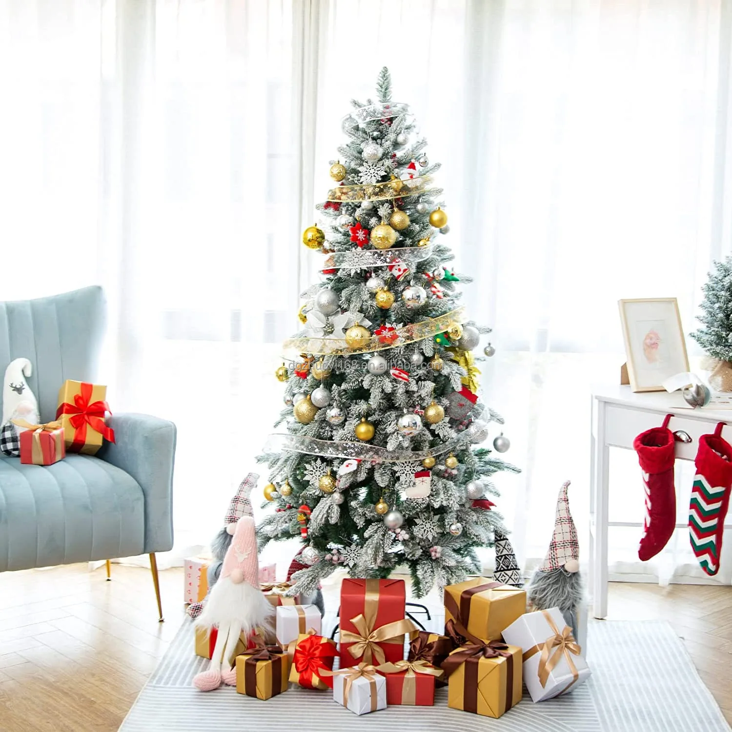 Eleve su decoración navideña con este árbol de Navidad artificial cubierto de nieve de 6 pies. Es perfecto para el hogar, el jardín, la oficina o la boda. Ofreciendo flexibilidad OEM/ODM tanto para entusiastas de las fiestas como para empresas.