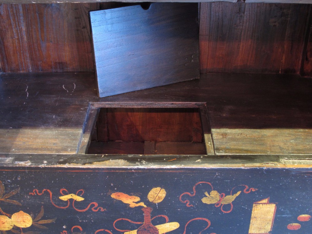 C8462-bottom-shelf.jpg